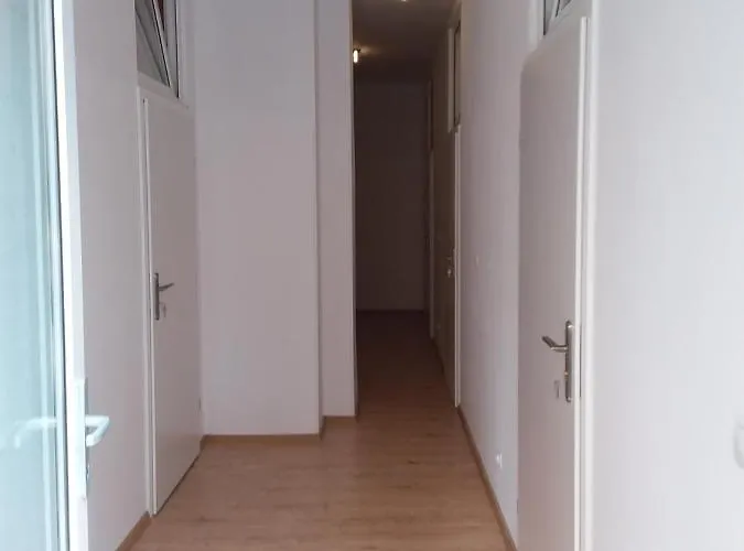 Living In The Box Hostel Berlin